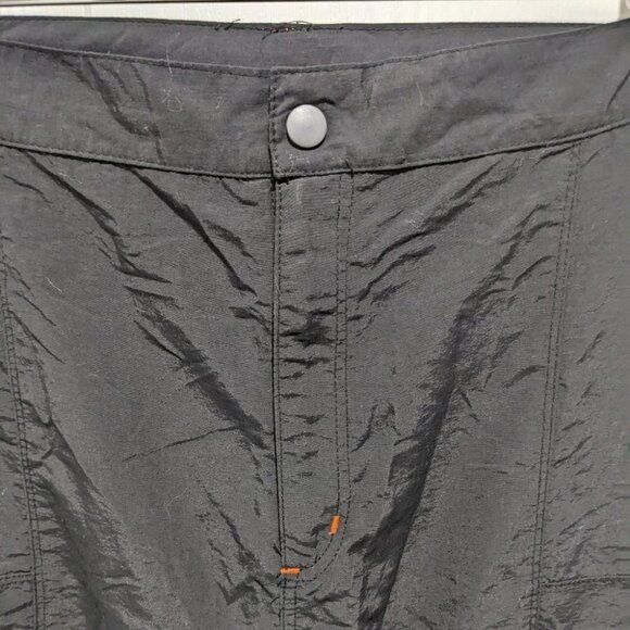 ARC'TERYX | Women's Zip-off Convertible Hiking Pants in Black - Picture 3 of 8